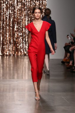 model tocca defile pist yürür