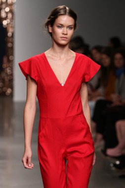 model tocca defile pist yürür