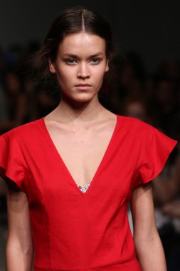 model tocca defile pist yürür