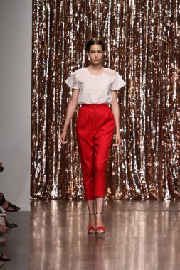 model tocca defile pist yürür