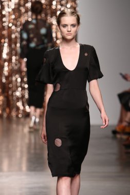 model tocca defile pist yürür