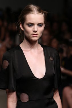 model tocca defile pist yürür