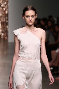 model tocca defile pist yürür