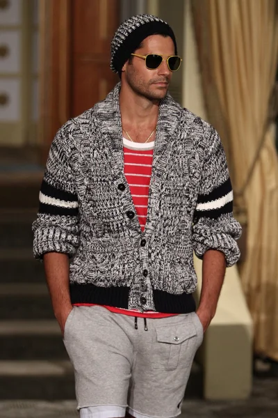 Michael bastian defile pist model yürür — Stok fotoğraf