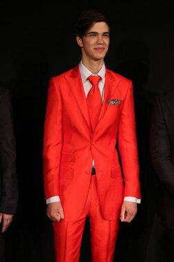 Malan Breton sunumunda model pozları