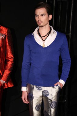 Malan Breton sunumunda model pozları