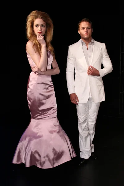 Models pose at the Malan Breton presentation — Stock Photo, Image