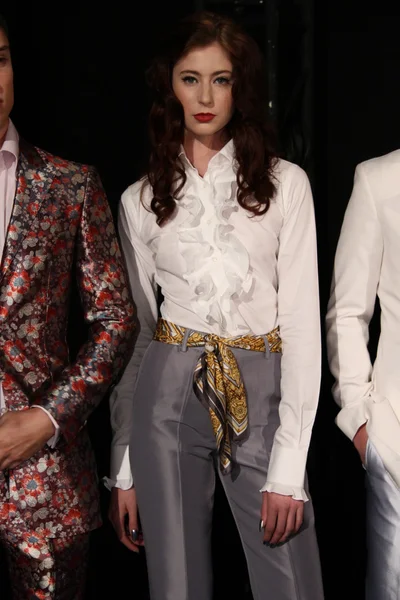 Model poses at the Malan Breton presentation — Stock Photo, Image