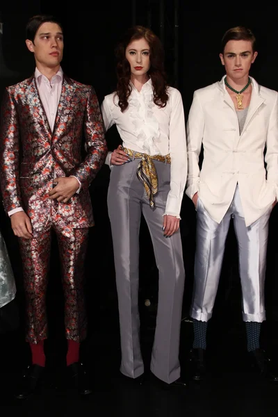 Models pose at the Malan Breton presentation — Stock Photo, Image