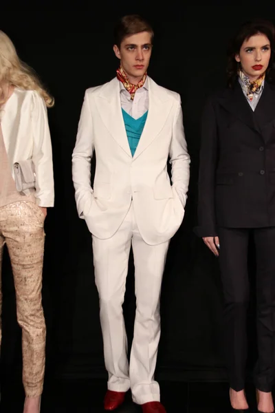 Models pose at the Malan Breton presentation — Stock Photo, Image