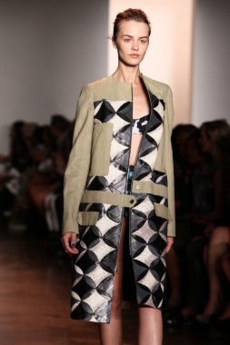 peter som göstermek de pist model yürür