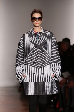 peter som göstermek de pist model yürür