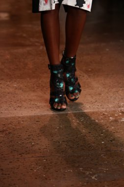 peter som göstermek de pist model yürür