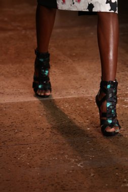 peter som göstermek de pist model yürür