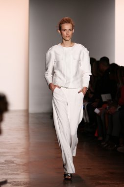 peter som göstermek de pist model yürür