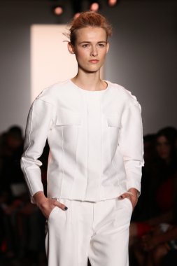 peter som göstermek de pist model yürür