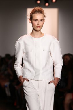 peter som göstermek de pist model yürür