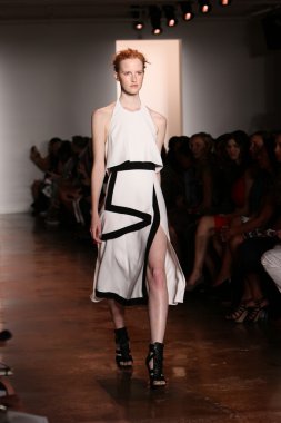 peter som göstermek de pist model yürür