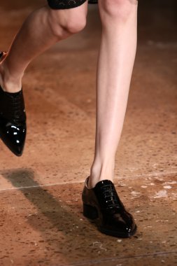 peter som göstermek de pist model yürür