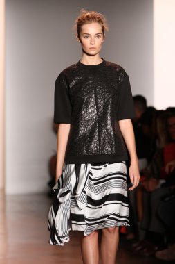 peter som göstermek de pist model yürür