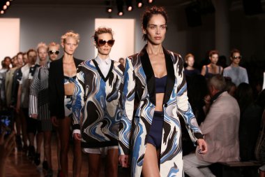 peter som göstermek de pist modelleri yürümek