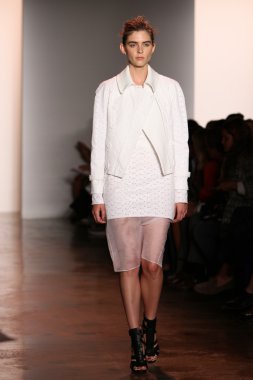 peter som göstermek de pist model yürür