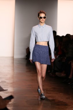 peter som göstermek de pist modelleri yürümek