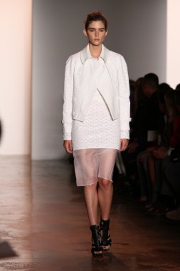 peter som göstermek de pist modelleri yürümek