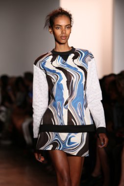 peter som göstermek de pist modelleri yürümek