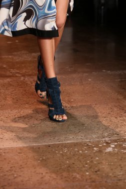 peter som göstermek de pist model yürür