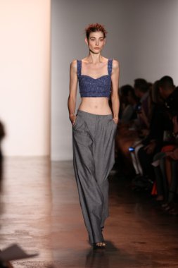 peter som göstermek de pist modelleri yürümek