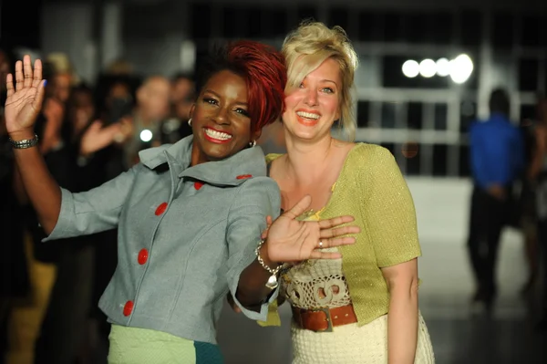 Fashion designers Kera Anderson and Nicole Styer — Stock Photo, Image