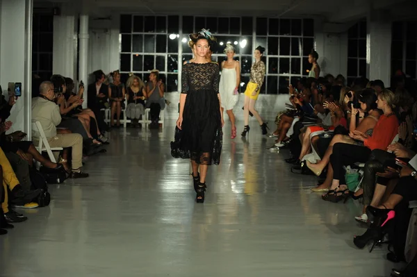 Models walk the runway at the K. Nicole fashion show — Stock Photo, Image
