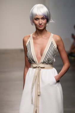 katty xiomara göstermek de pist model yürür