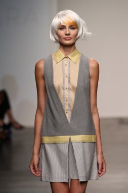 katty xiomara göstermek de pist model yürür