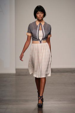 katty xiomara göstermek de pist model yürür