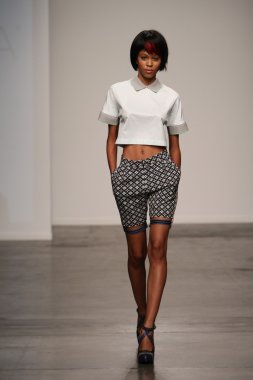 katty xiomara göstermek de pist model yürür