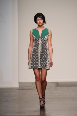 katty xiomara göstermek de pist model yürür