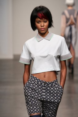 katty xiomara göstermek de pist model yürür