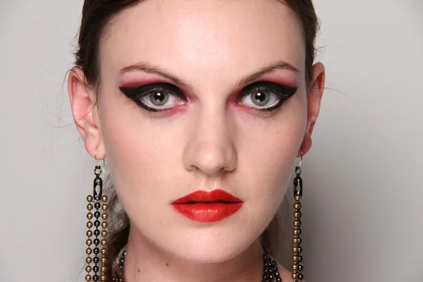 Model posing at Mariana Valentina backstage — Stock Photo, Image