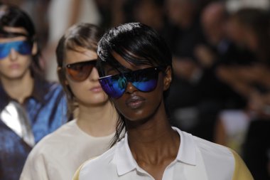 modelleri pist finale phillip lim Show'da yürümek.