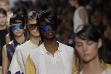 modelleri pist finale phillip lim Show'da yürümek.