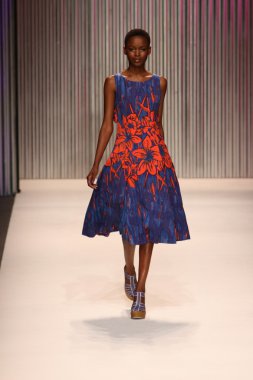 model yürür tracy reese pist