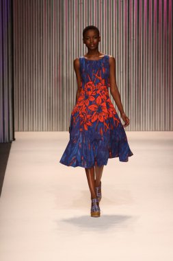 model yürür tracy reese pist