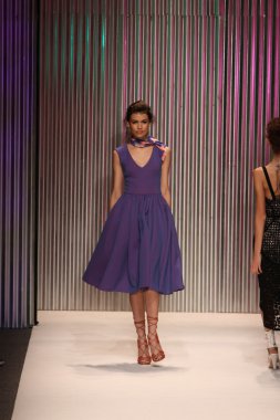 model yürür tracy reese pist