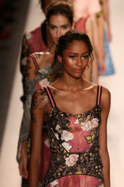 modelleri yürümek pist finale tracy reese gösterisi