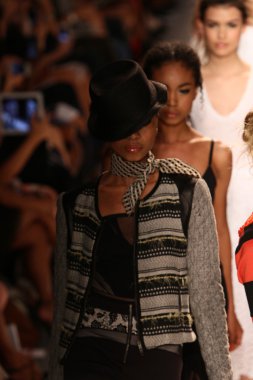 modelleri yürümek pist finale tracy reese gösterisi