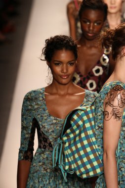 modelleri yürümek pist finale tracy reese gösterisi