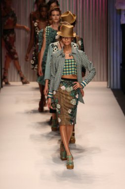 modelleri yürümek pist finale tracy reese gösterisi