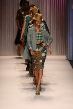 modelleri yürümek pist finale tracy reese gösterisi